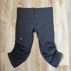 Lululemon Yoga In the Flow Capri Crop Legging Tights Ruched Size 6 Charcoal Grey